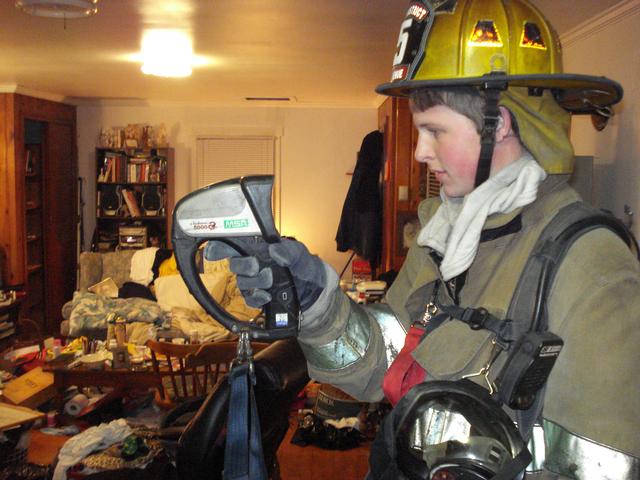 F/F/ Hall using the TI on a kitchen fire